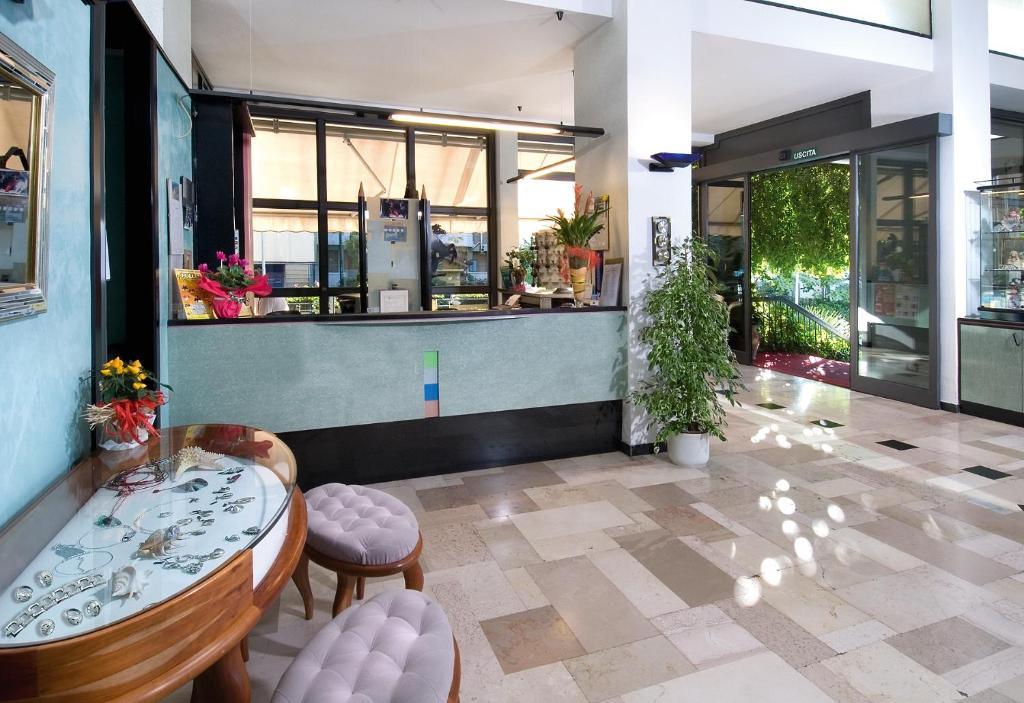 Hotel Acropolis Каттолика Экстерьер фото